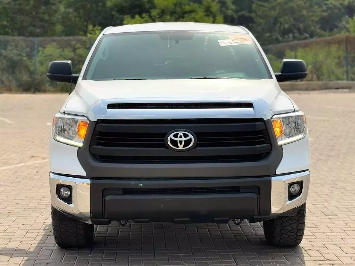 Toyota Tundra   - 2014