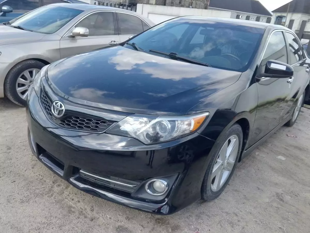 Toyota Camry   - 2013