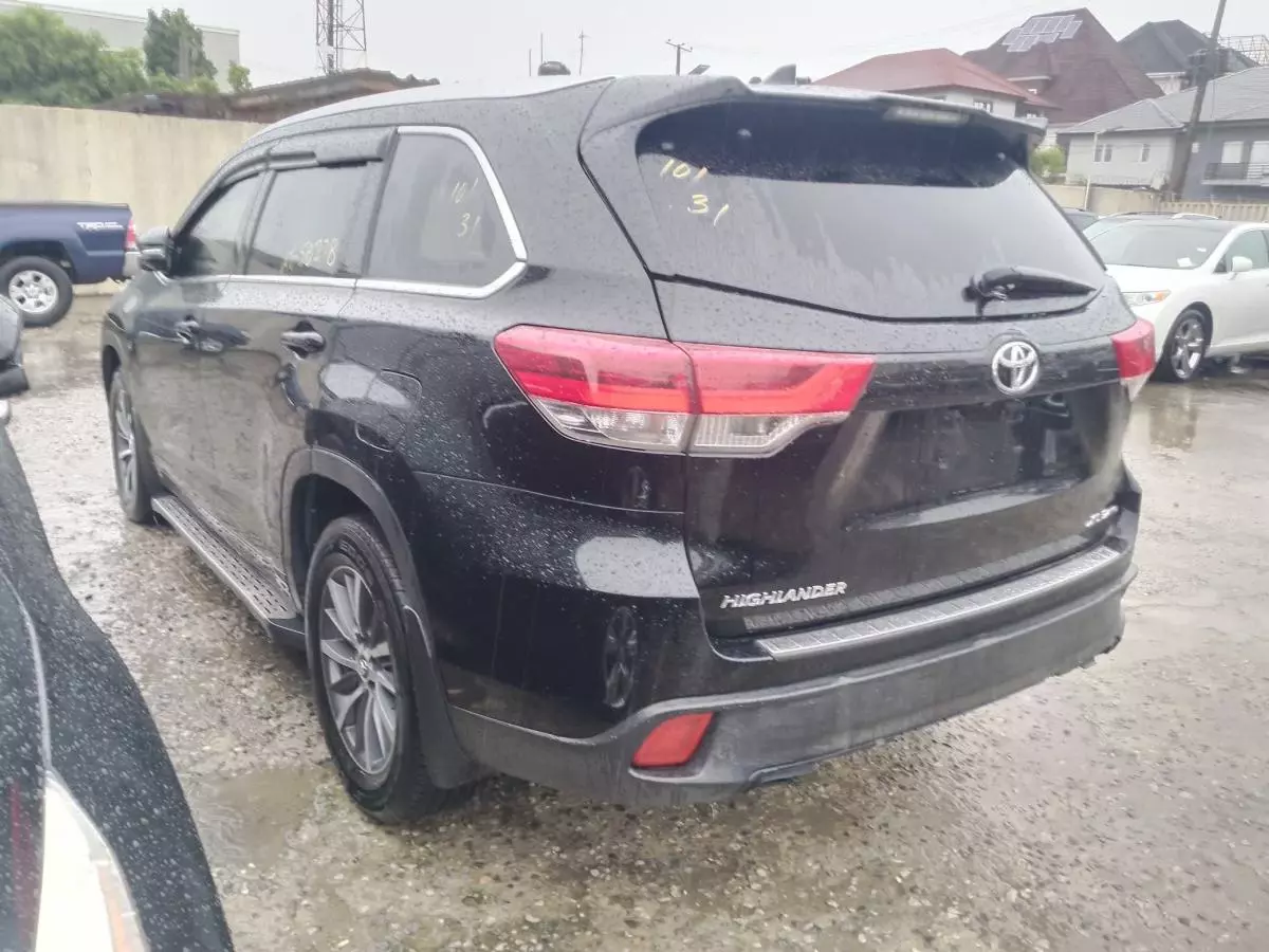 Toyota Highlander   - 2017