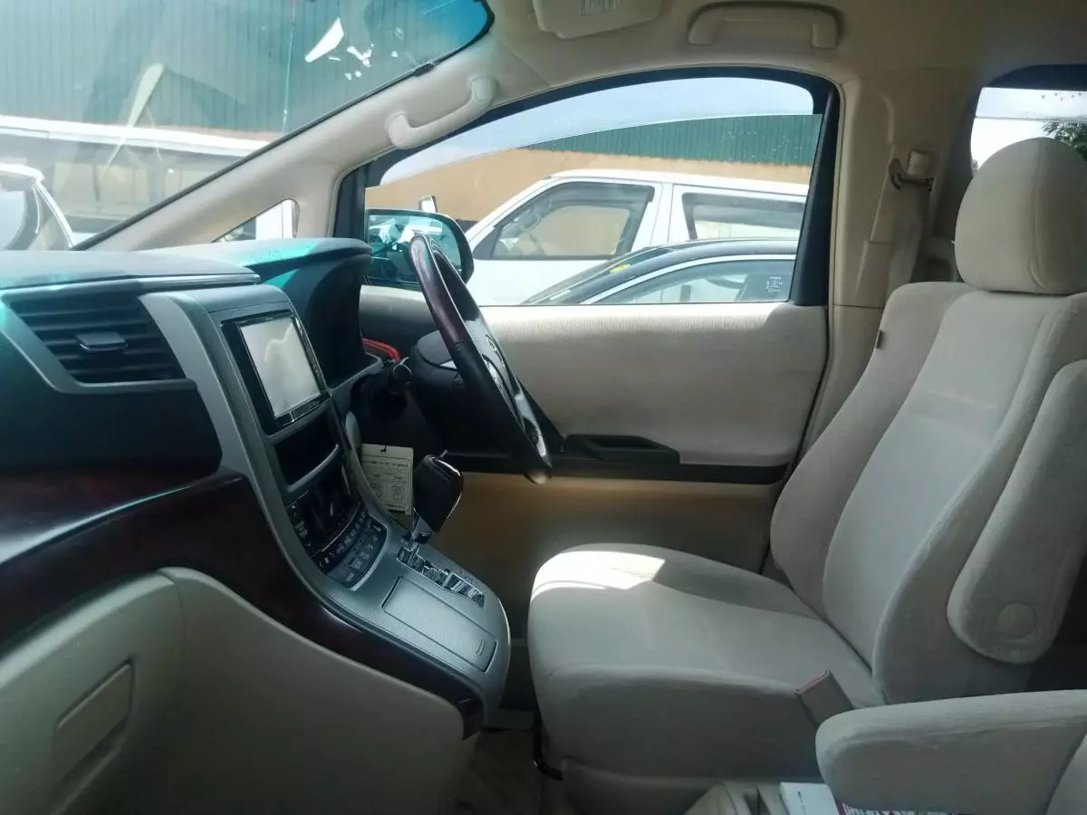 Toyota Alphard   - 2011