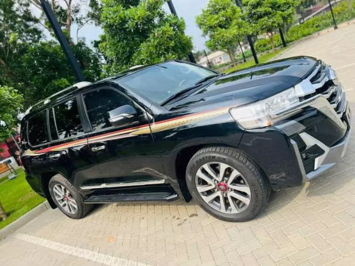 Toyota Land Cruiser   - 2020