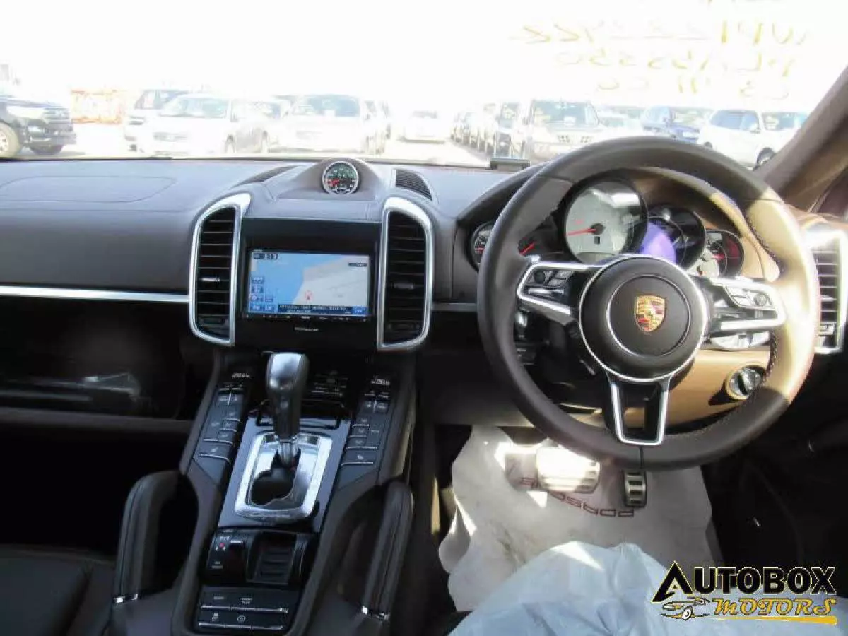 Porsche Cayenne - 2015