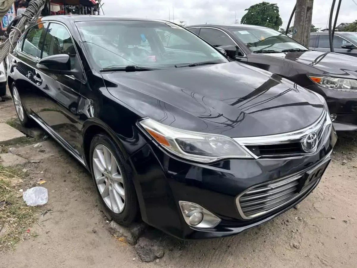 Toyota Avalon   - 2013