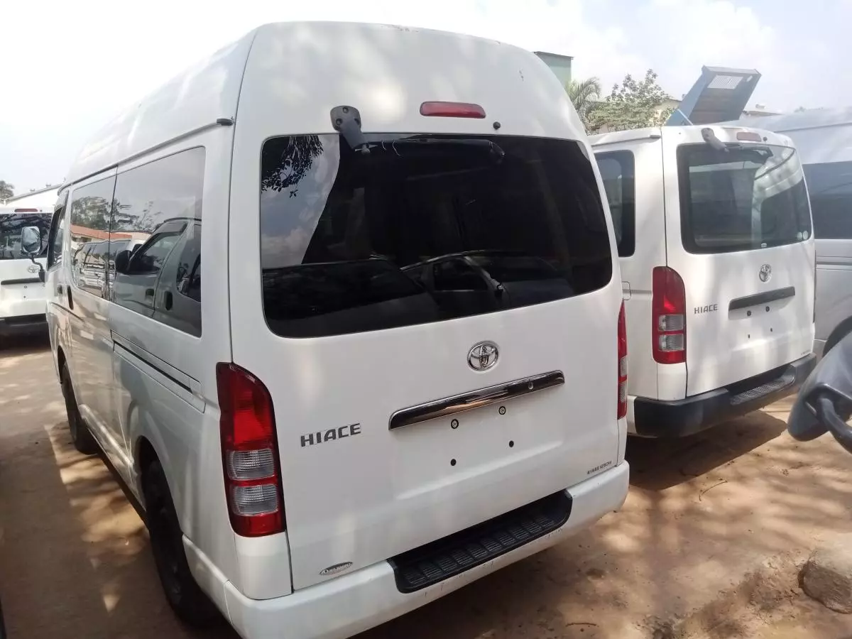 Toyota Hiace   - 2012