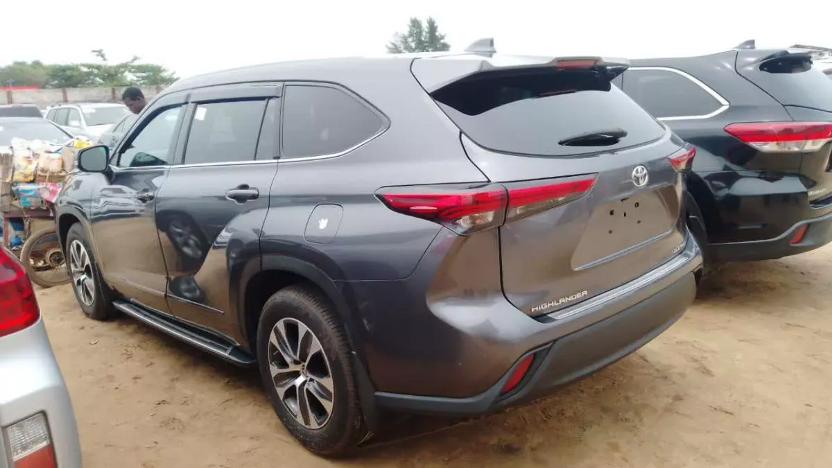 Toyota Highlander   - 2021