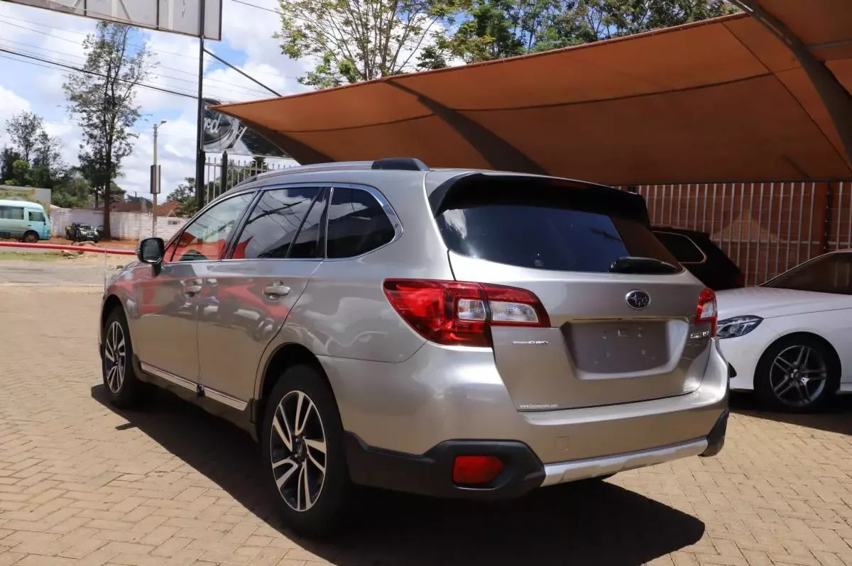 Subaru Outback   - 2016