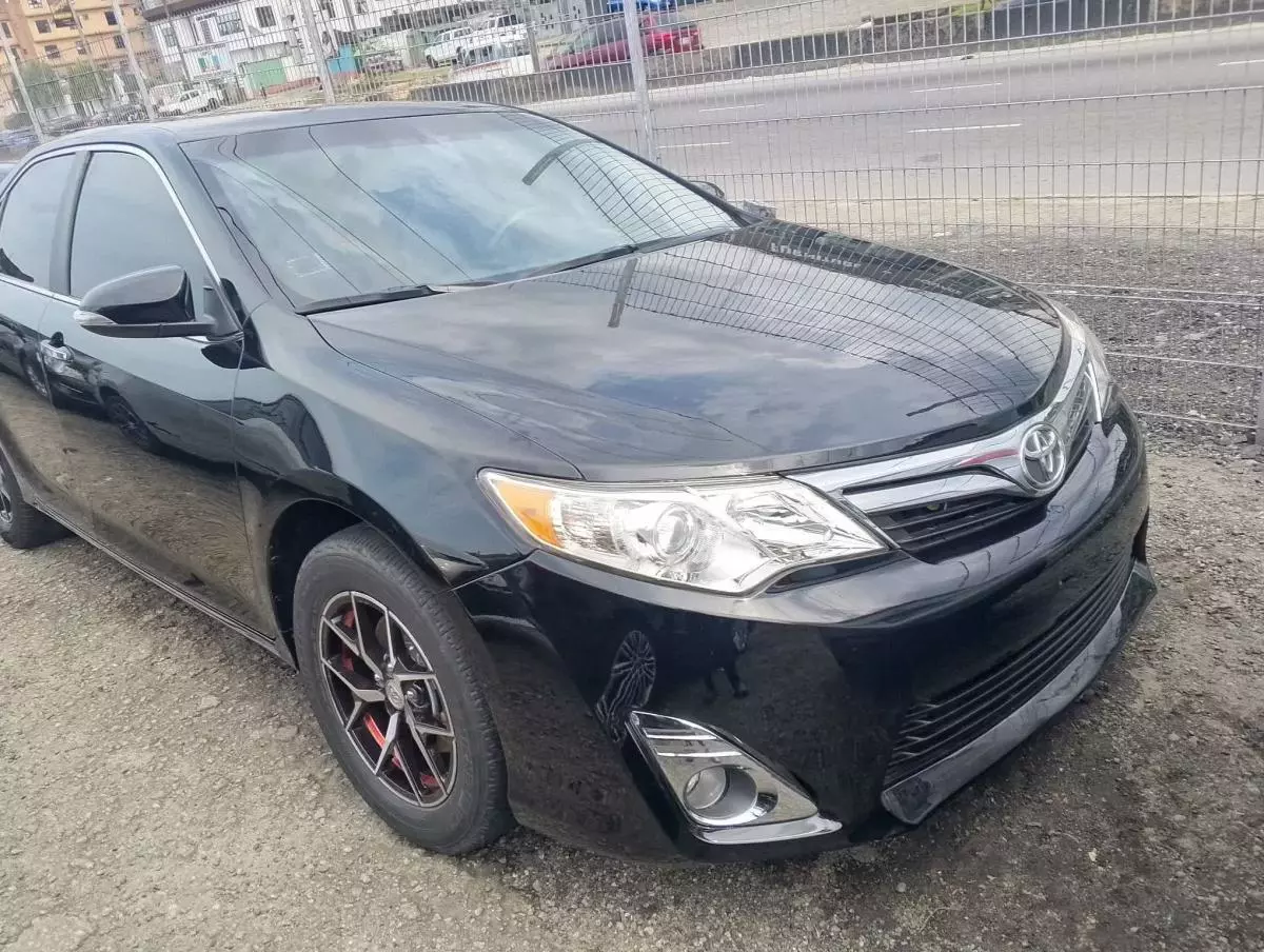 Toyota Camry   - 2013