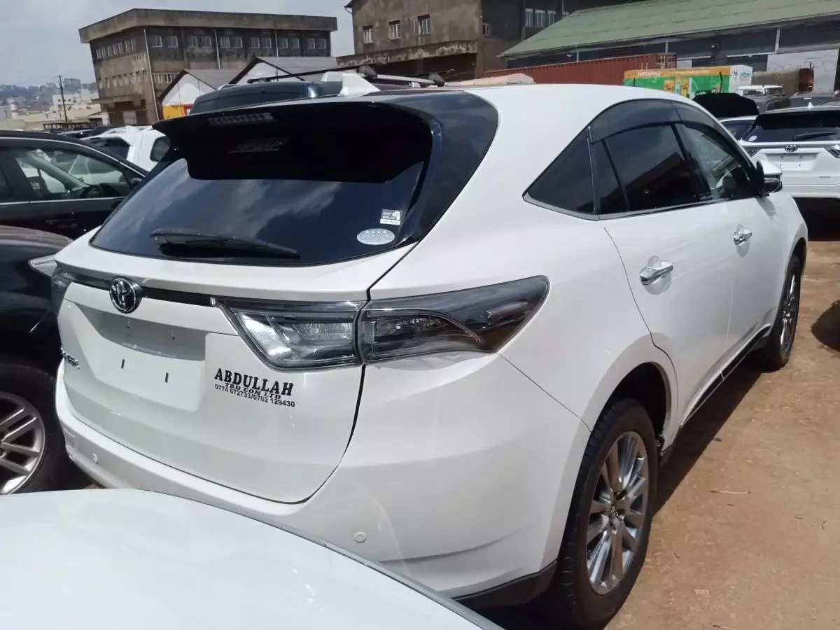 Toyota Harrier   - 2016