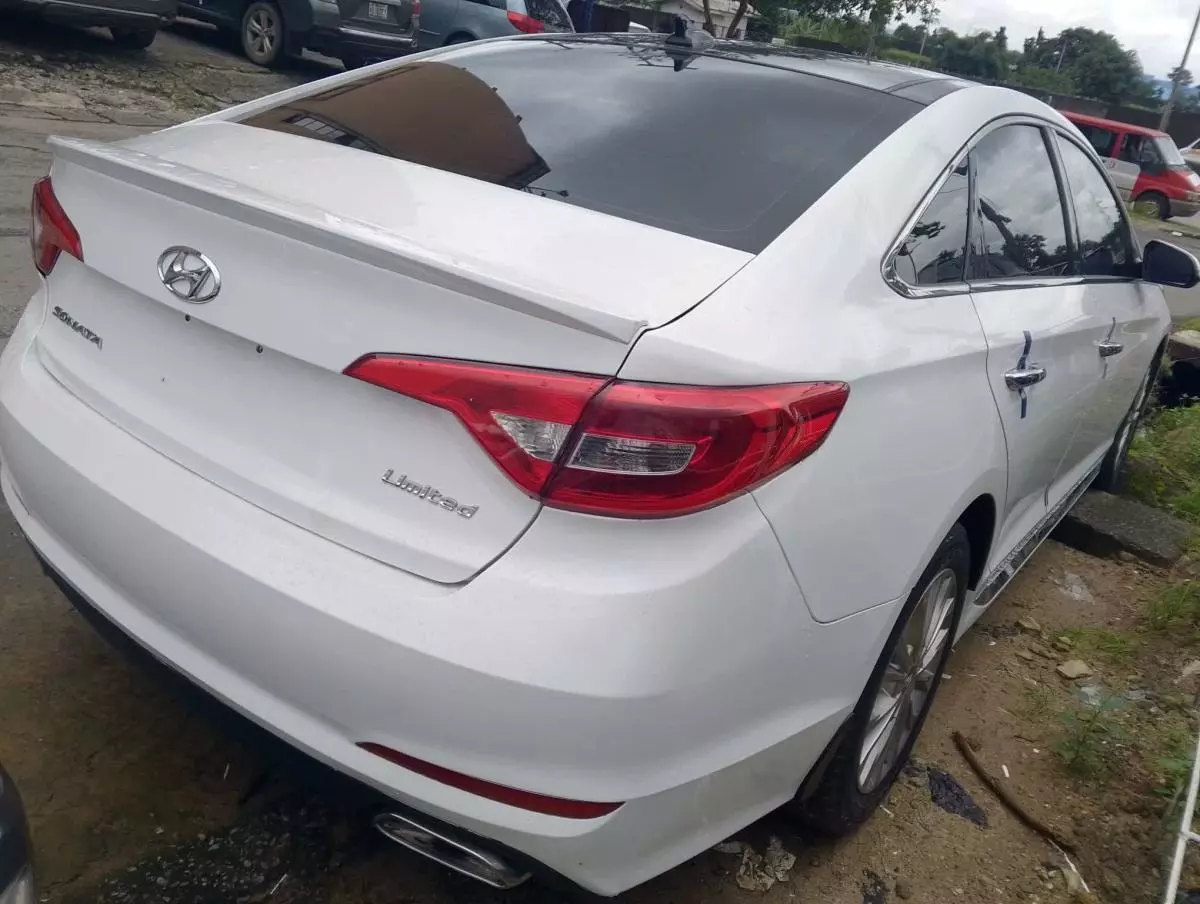 Hyundai Sonata   - 2015