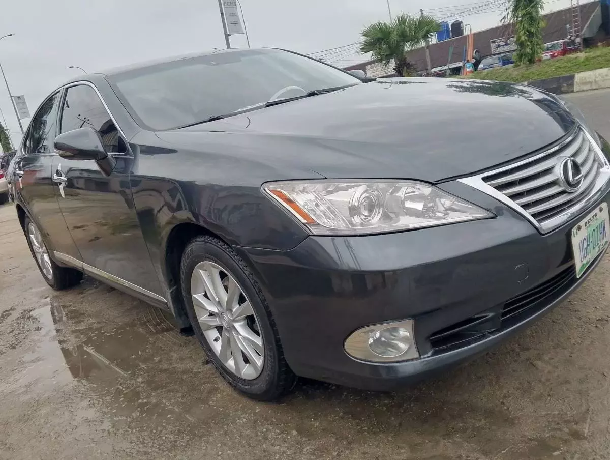 Lexus ES 350   - 2010