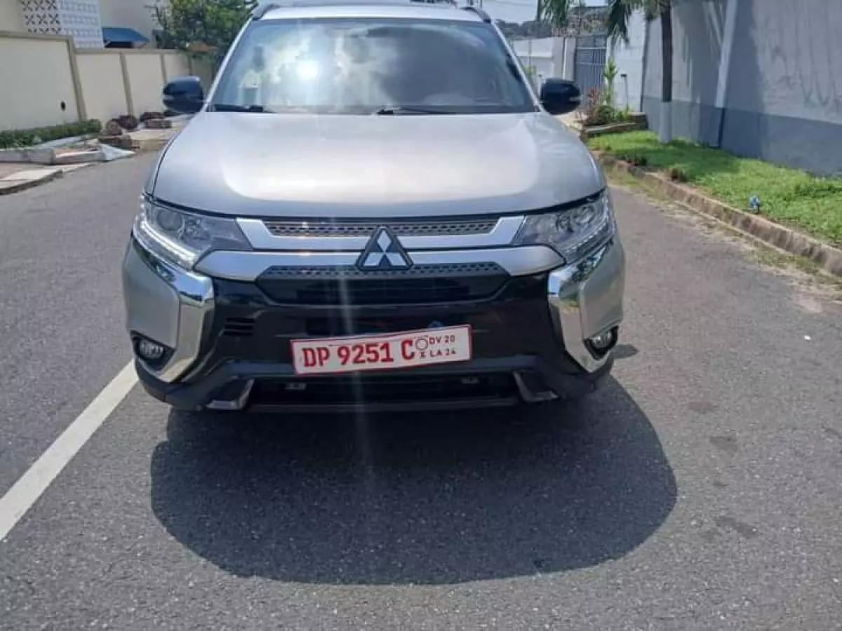 Mitsubishi OUTLANDER   - 2020