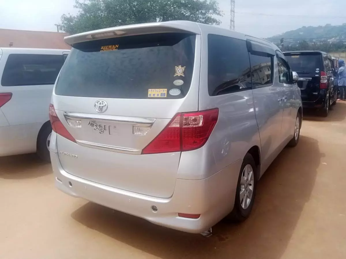 Toyota Alphard   - 2011