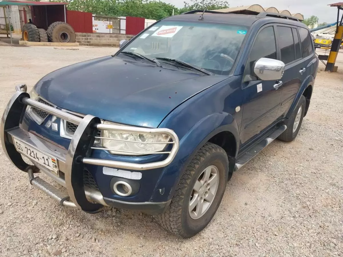 Mitsubishi Pajero Sport   - 2011