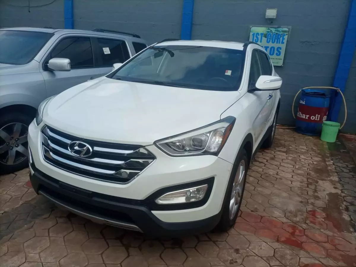 Hyundai Santa Fe   - 2013