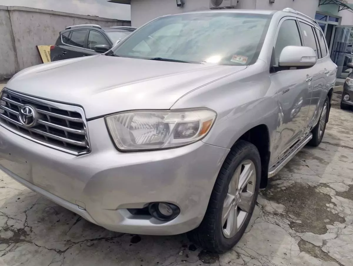 Toyota Highlander   - 2010