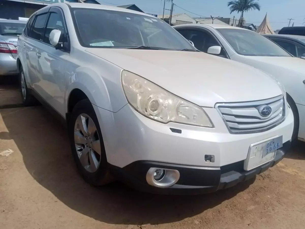 Subaru Outback   - 2010