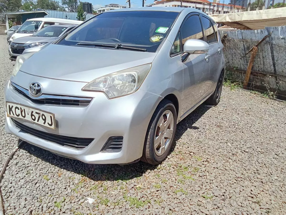 Toyota Ractis   - 2012