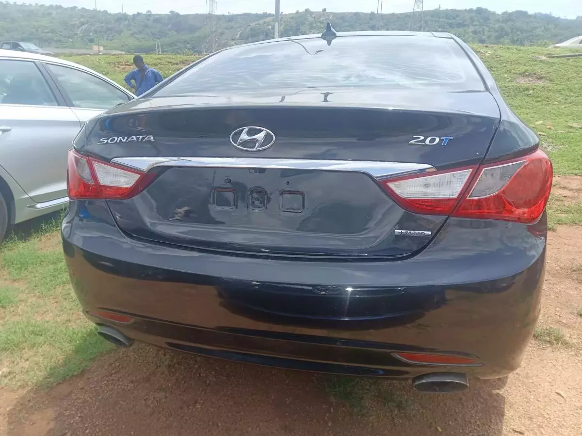 Hyundai Sonata   - 2012