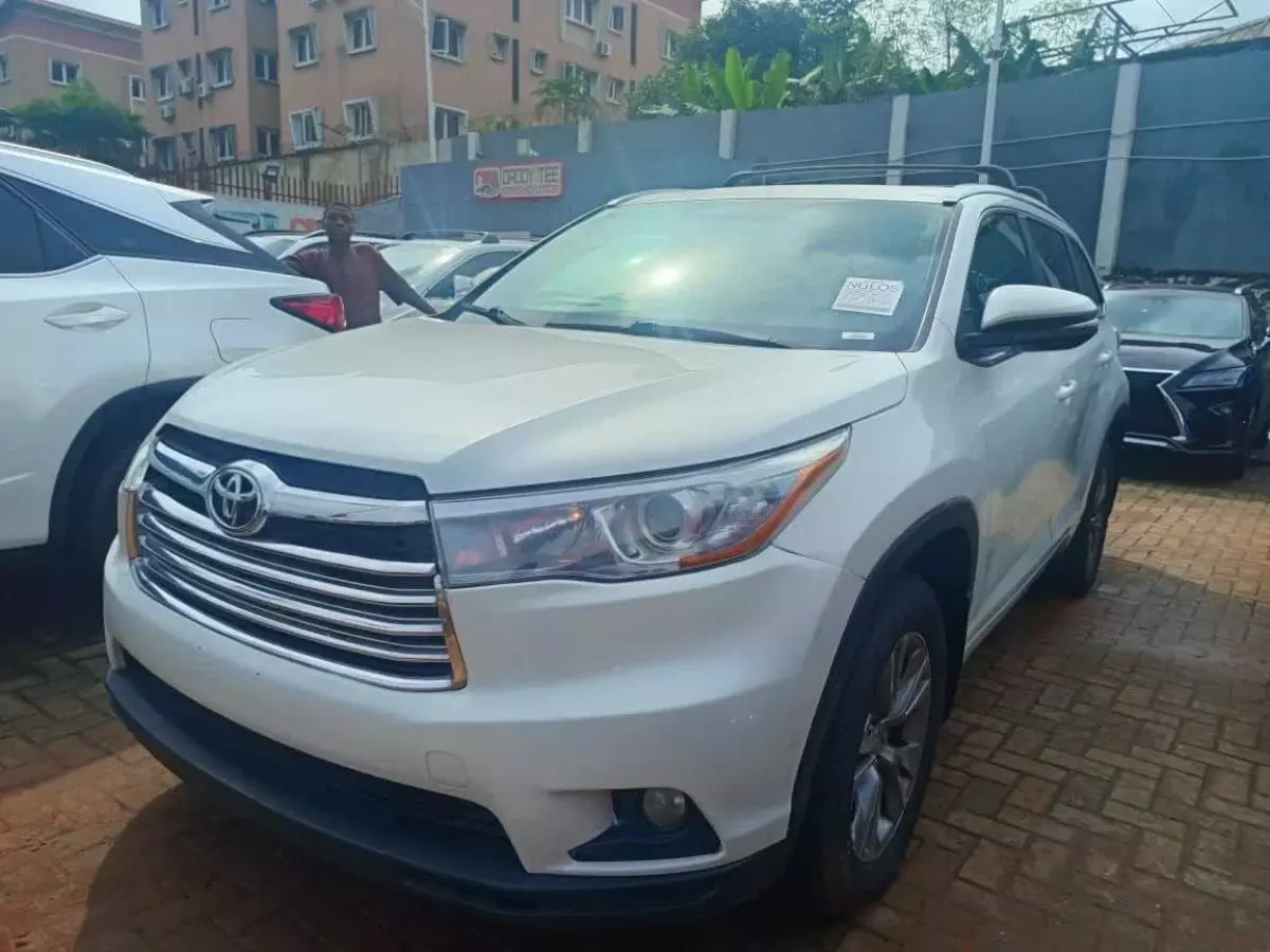 Toyota Highlander   - 2015