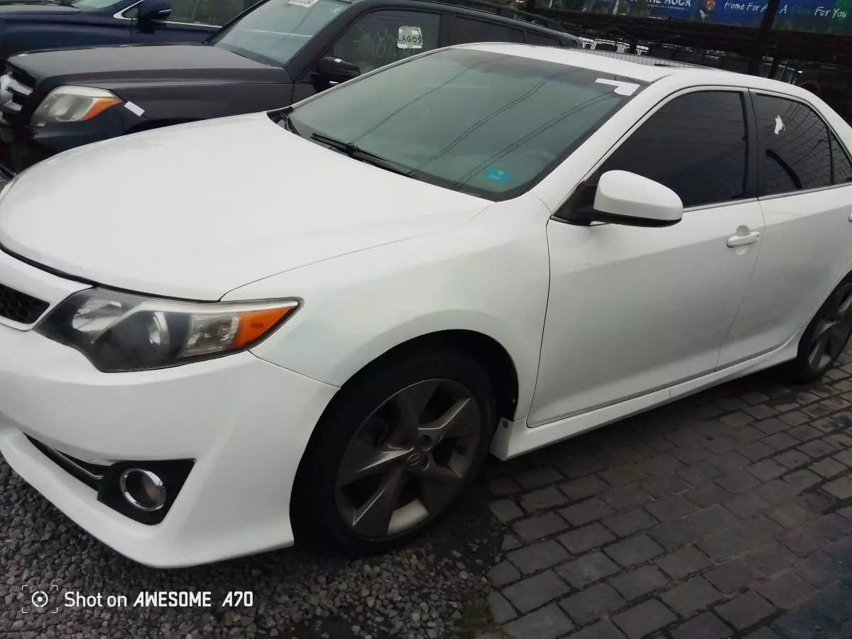 Toyota Camry   - 2012