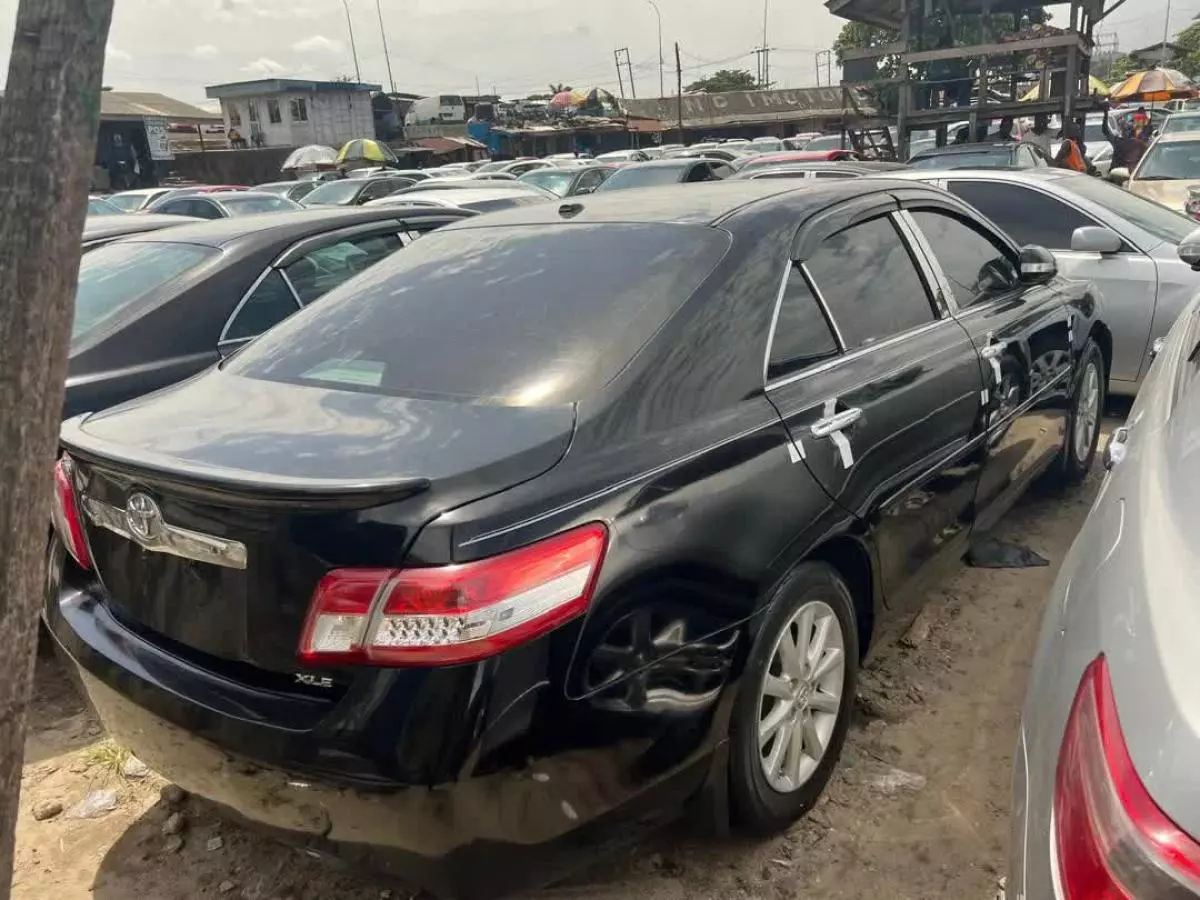 Toyota Camry   - 2011