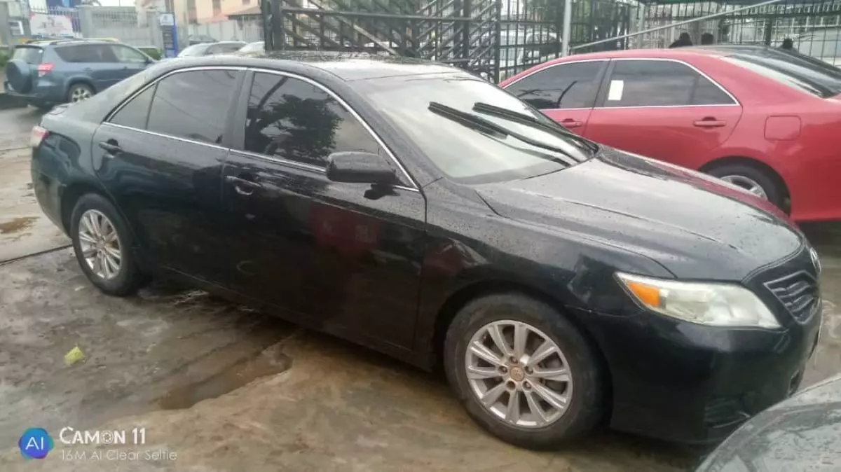 Toyota Camry   - 2010