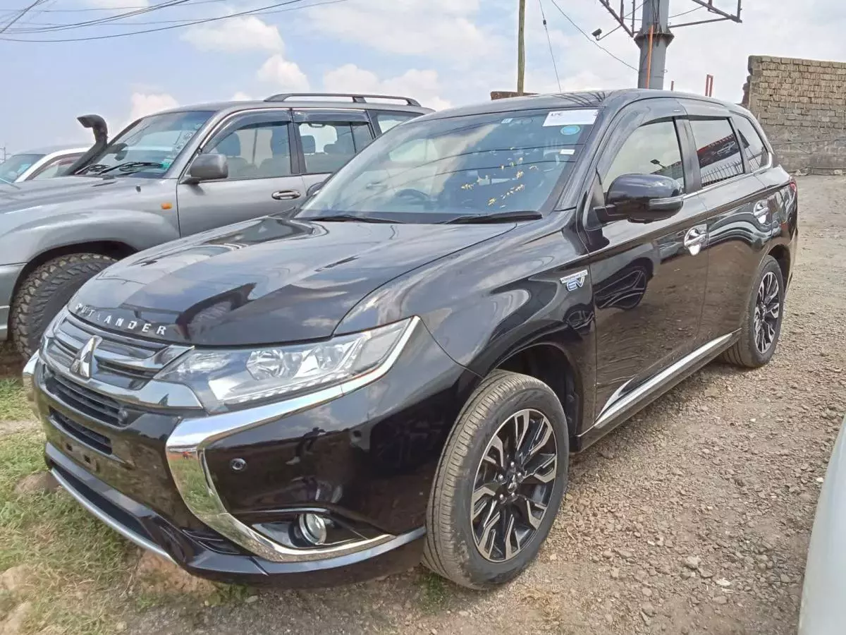 Mitsubishi Plug-in Hybrid Outlander   - 2016