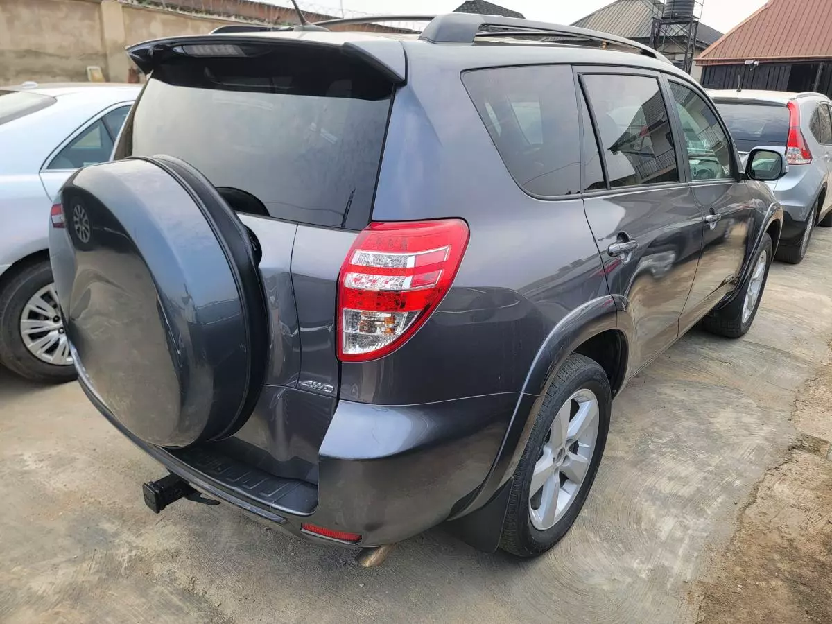 Toyota Rav4   - 2011