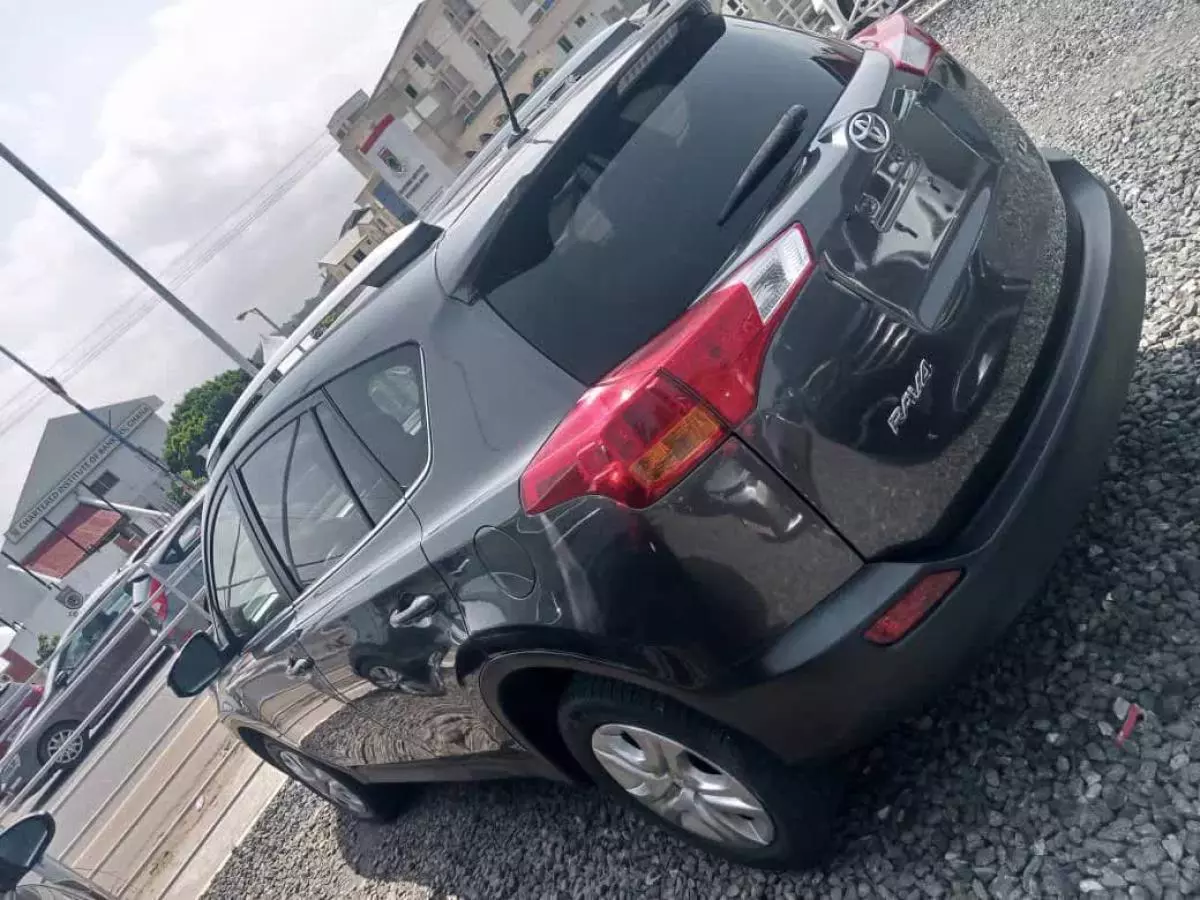 Toyota Rav4   - 2015