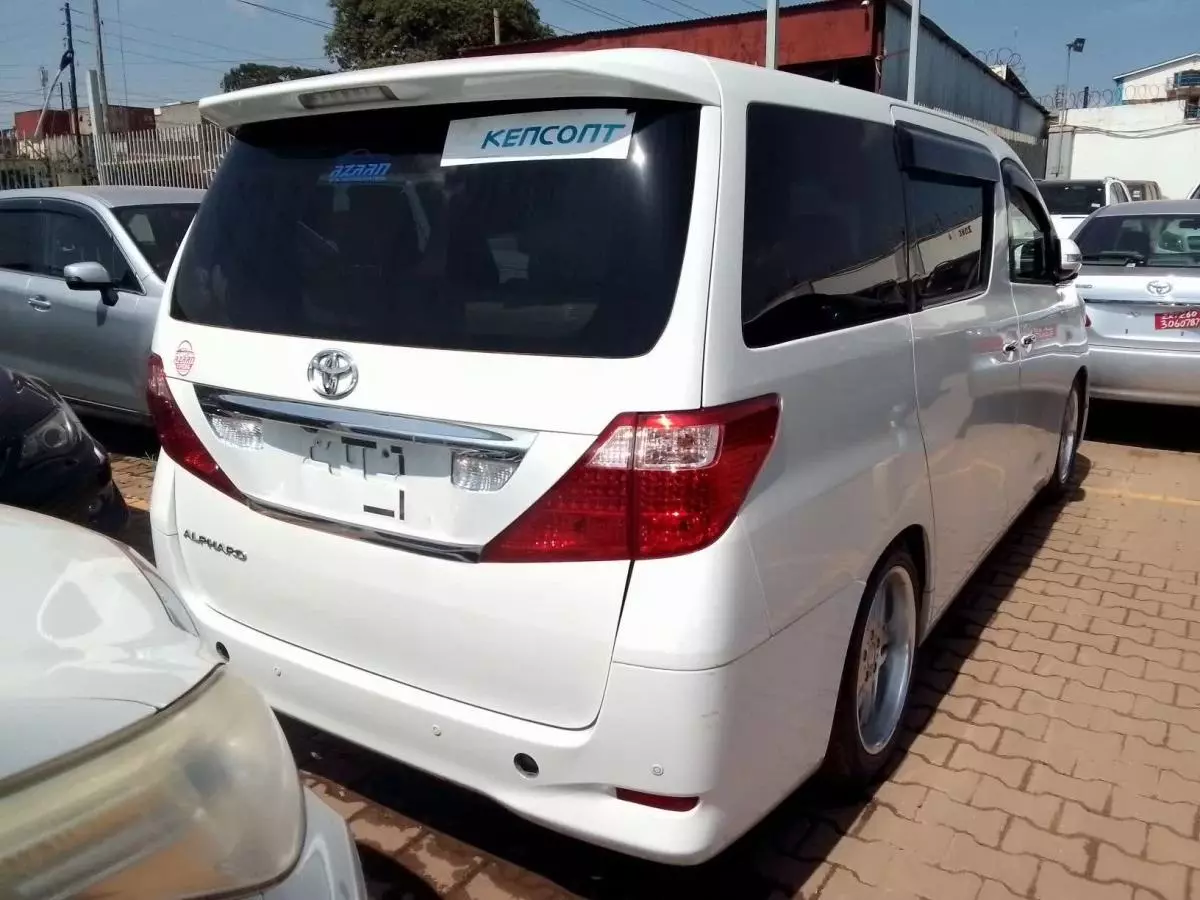 Toyota Alphard   - 2010