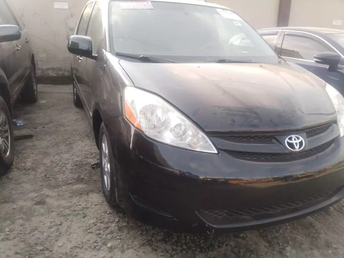 Toyota Sienna   - 2008