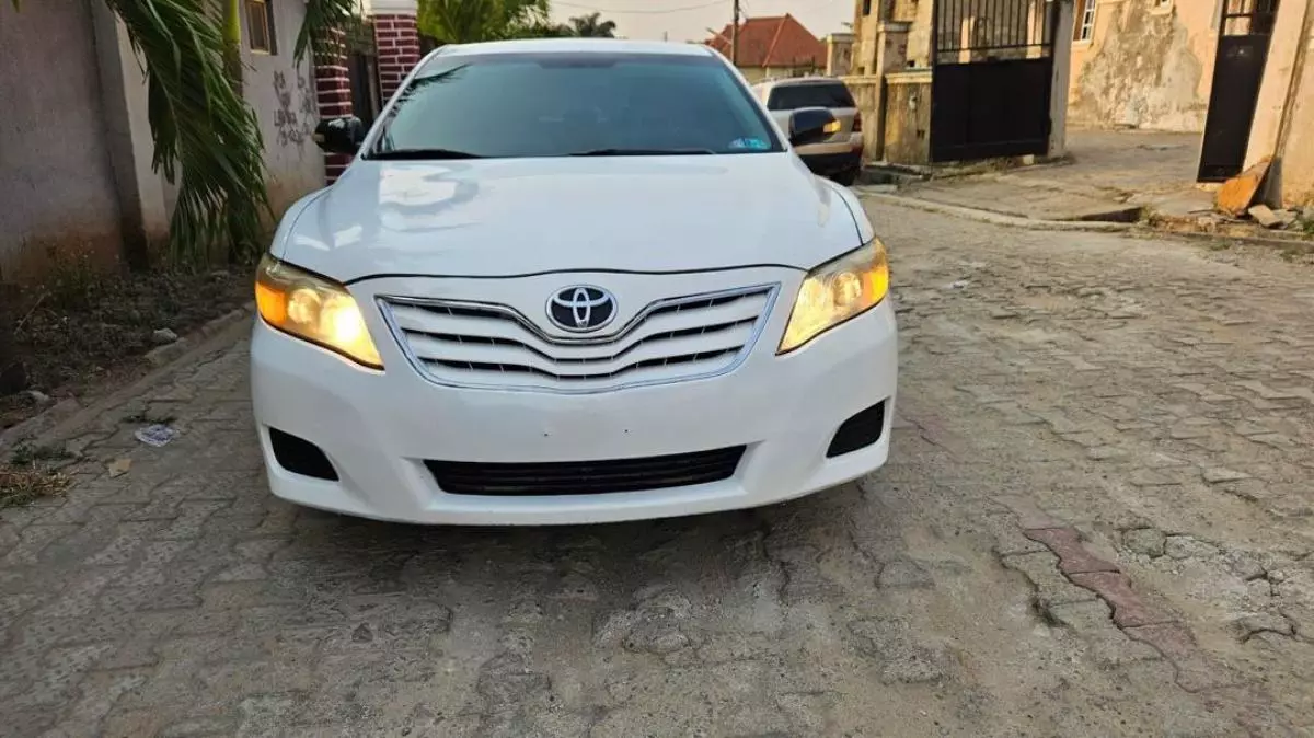 Toyota Camry   - 2010