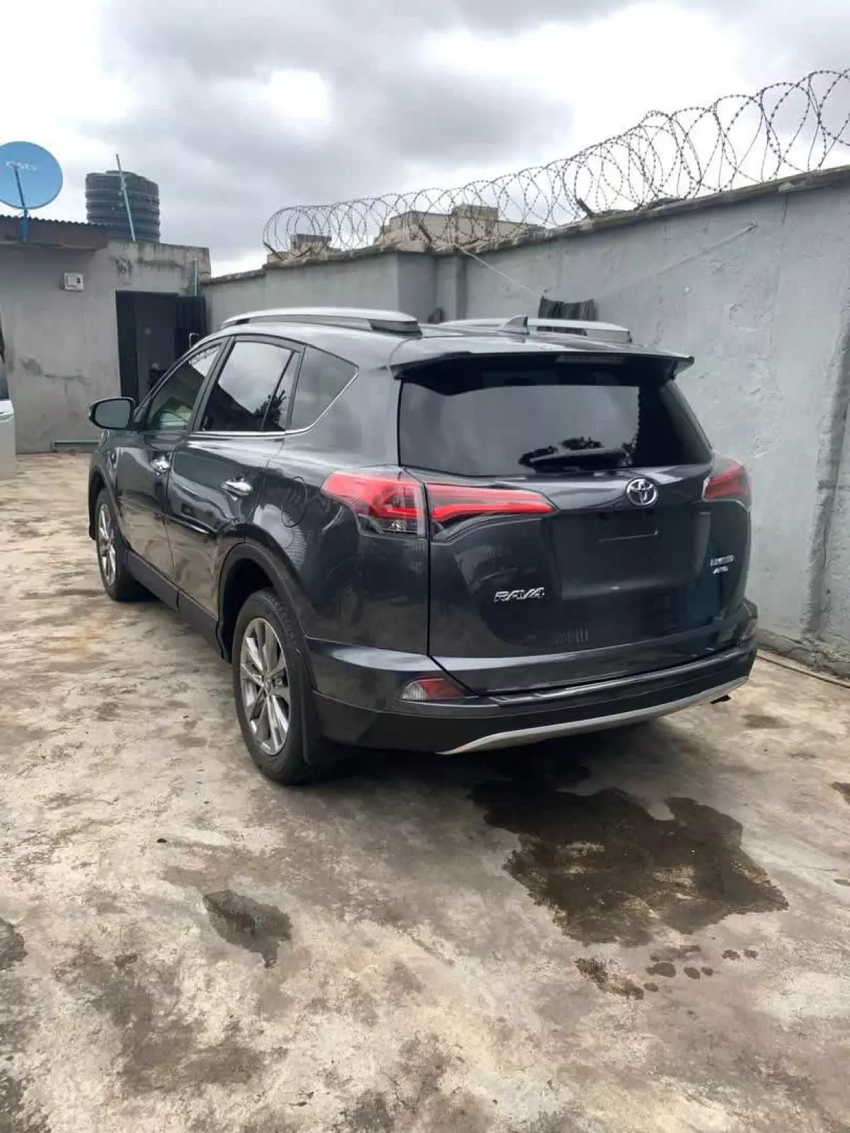 Toyota RAV 4   - 2017