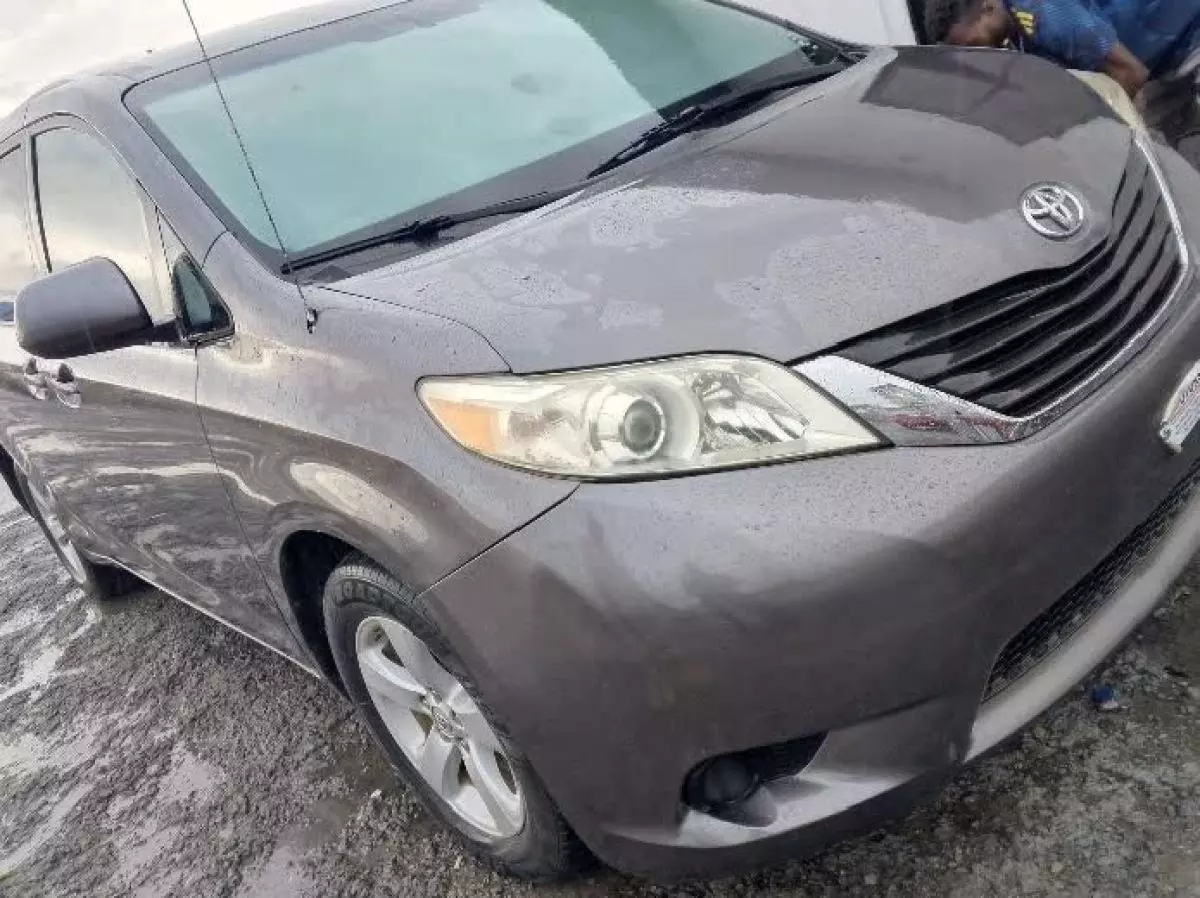 Toyota Sienna   - 2014