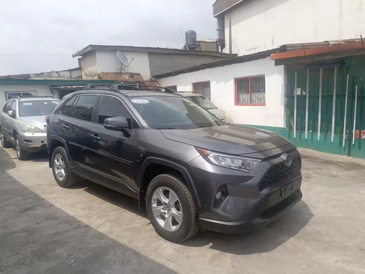 Toyota RAV 4   - 2019