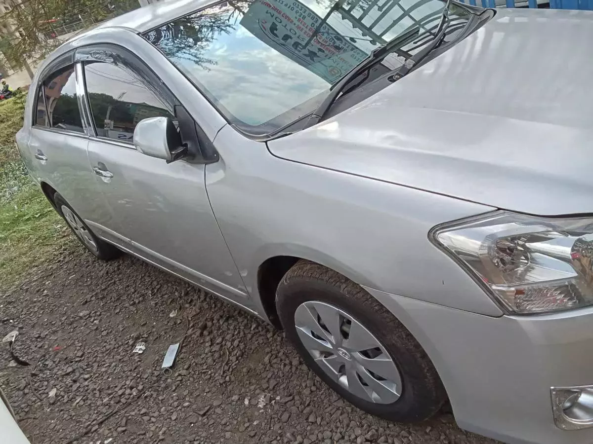 Toyota Premio    - 2010