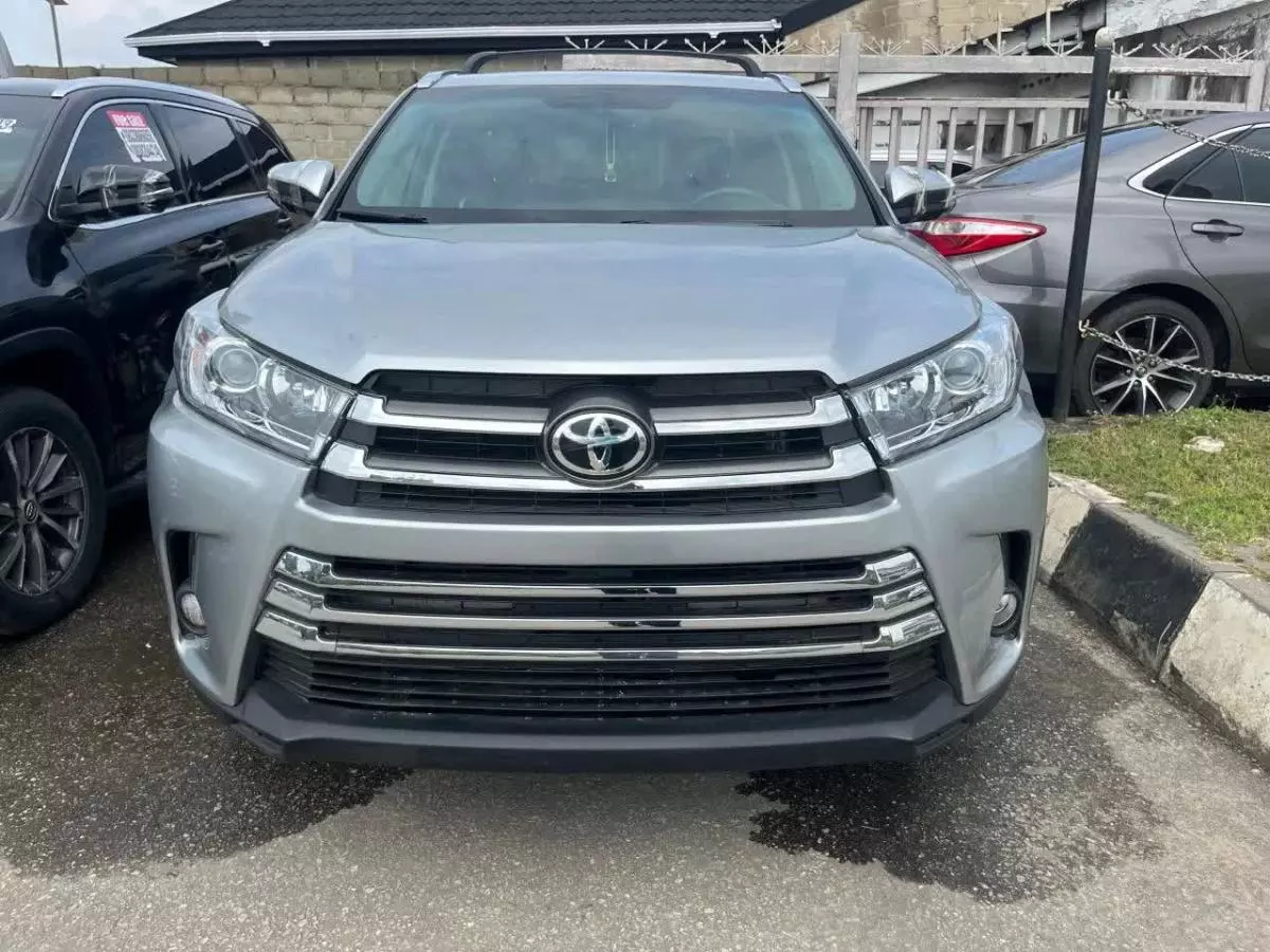 Toyota Highlander   - 2016