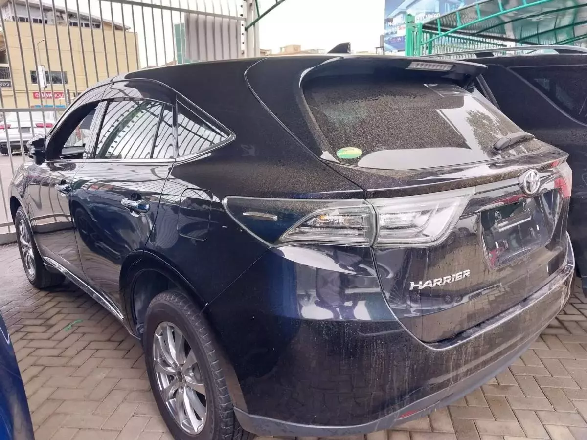 Toyota Harrier   - 2017