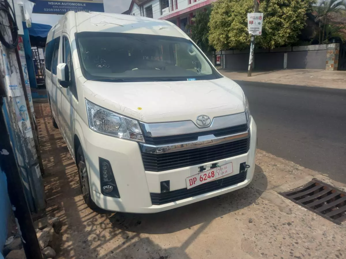 Toyota Hiace   - 2025