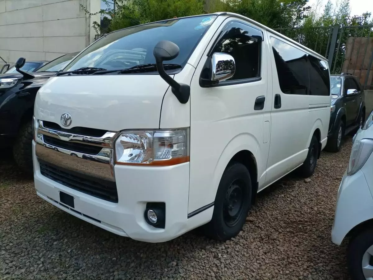 Toyota Hiace - 2015