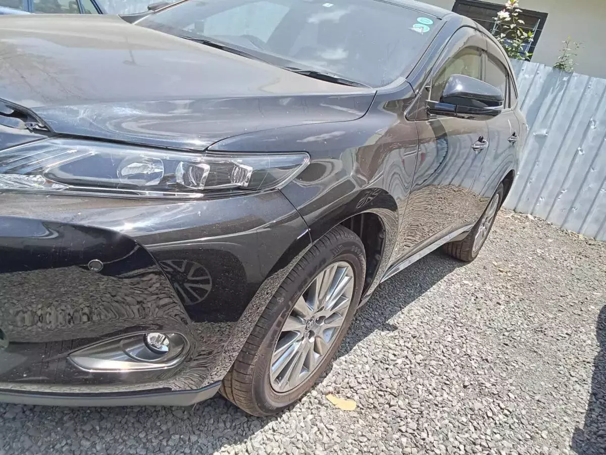 Toyota Harrier   - 2016