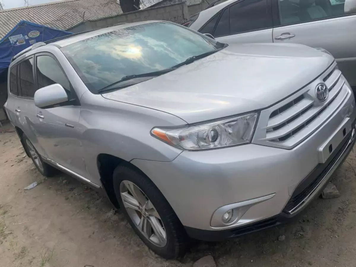 Toyota Highlander   - 2011