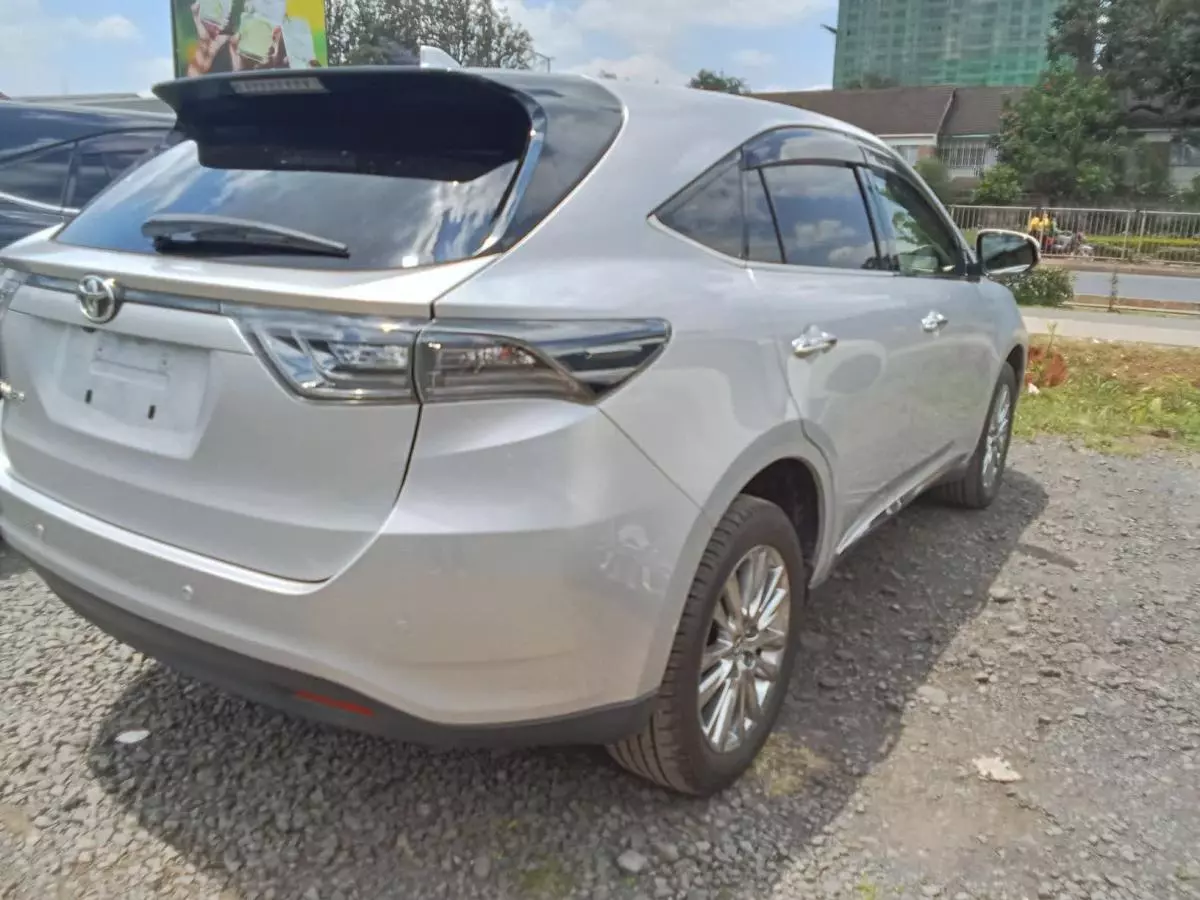 Toyota Harrier   - 2017