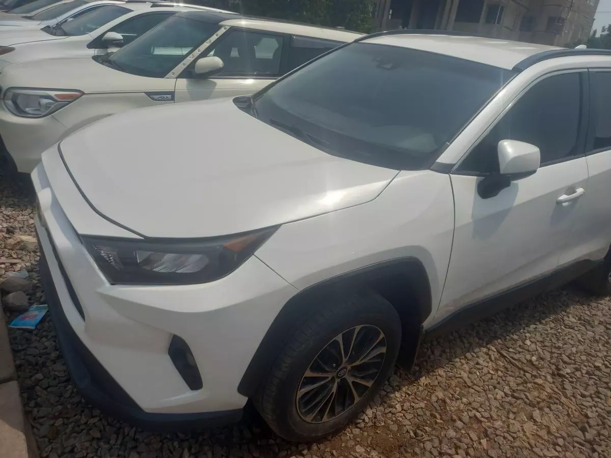 Toyota RAV4   - 2019