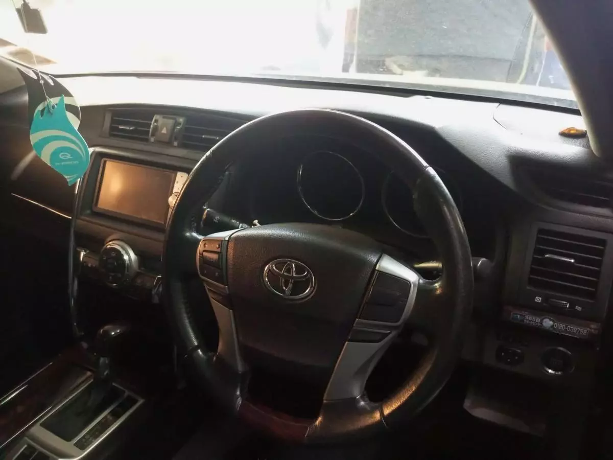 Toyota Mark X - 2012