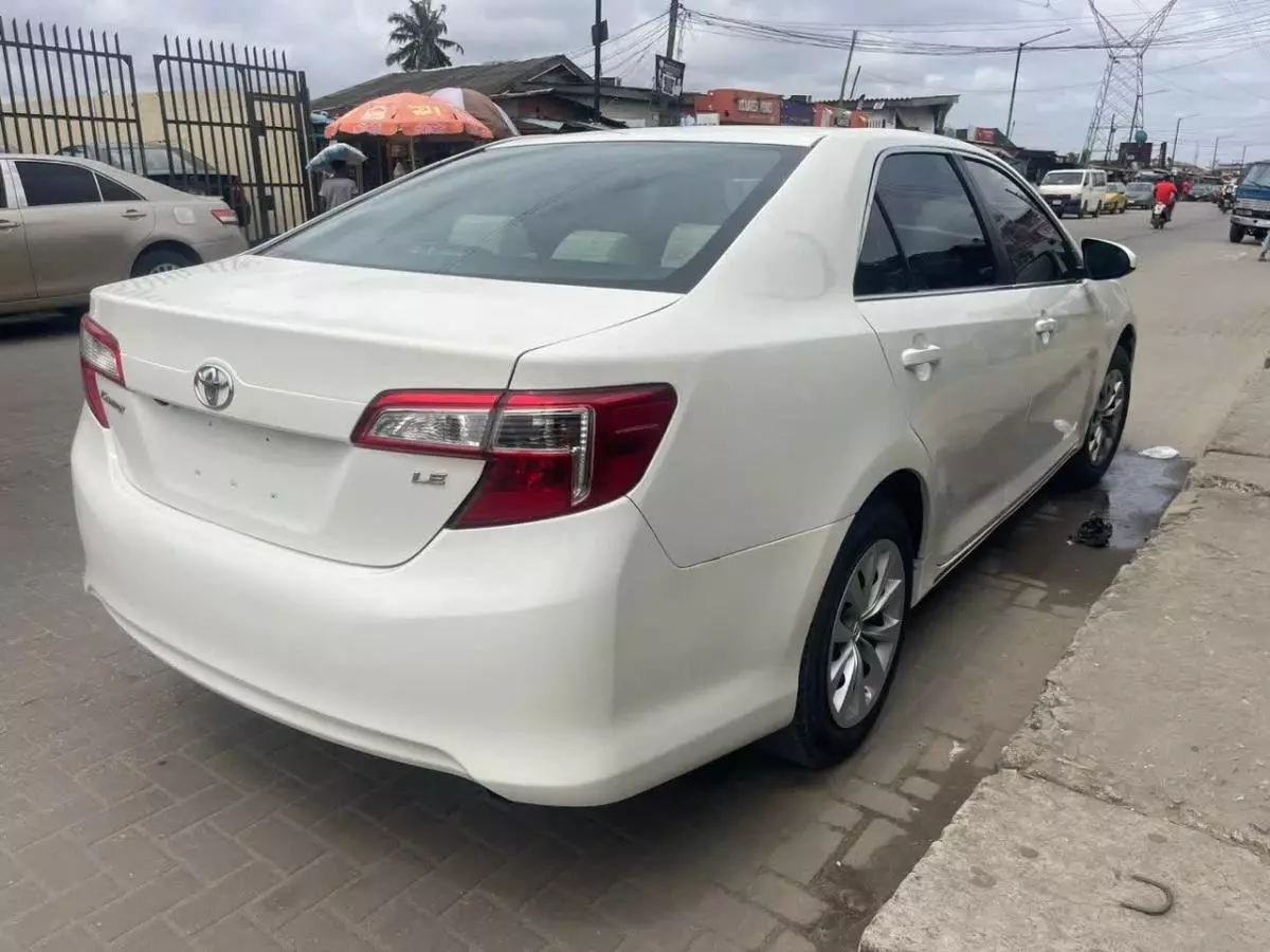 Toyota Camry   - 2014