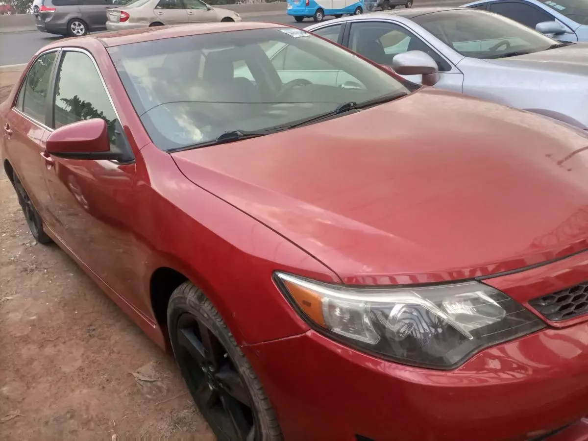 Toyota Camry - 2012