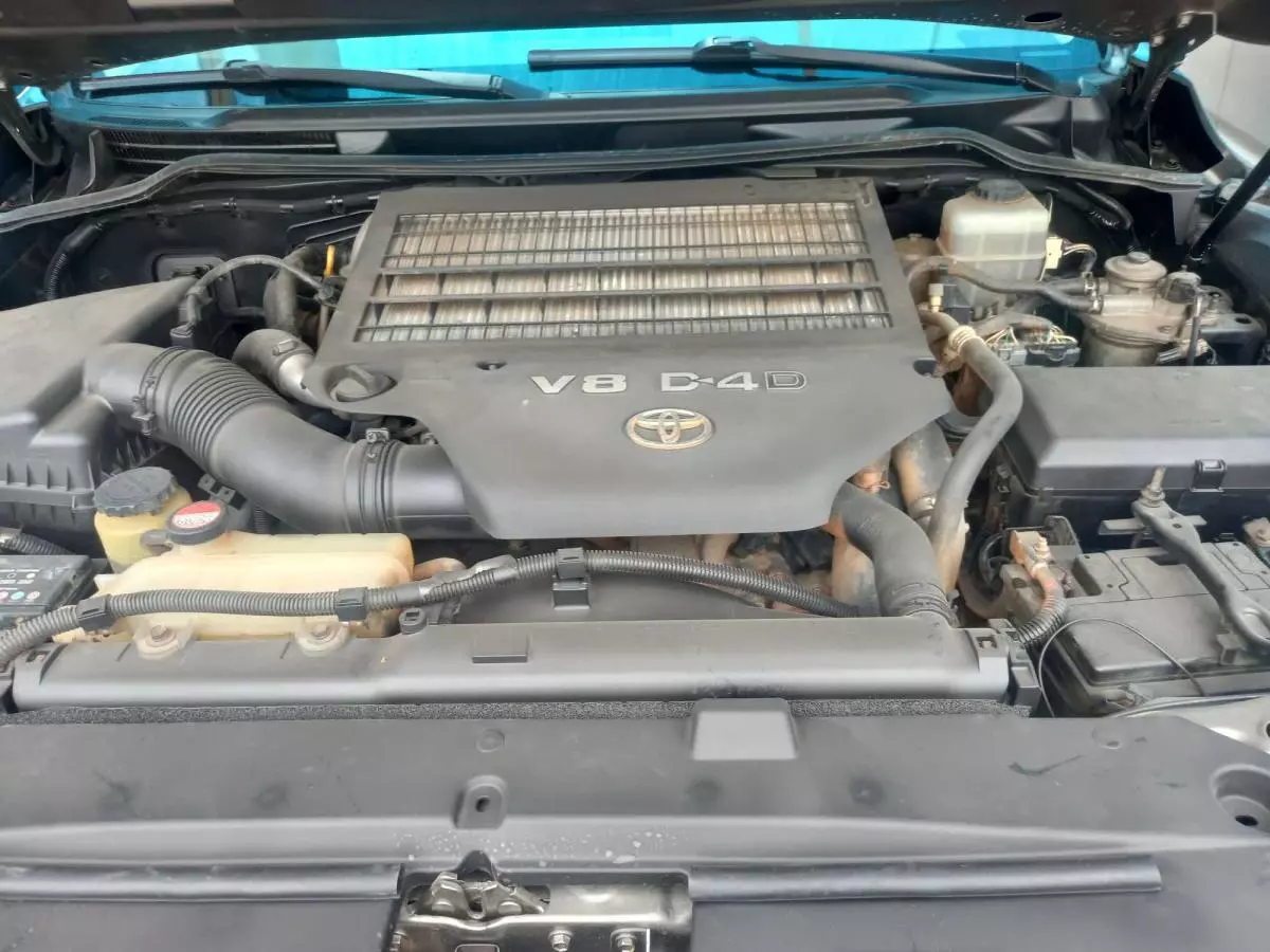 Toyota Landcruiser  V8 - 2016