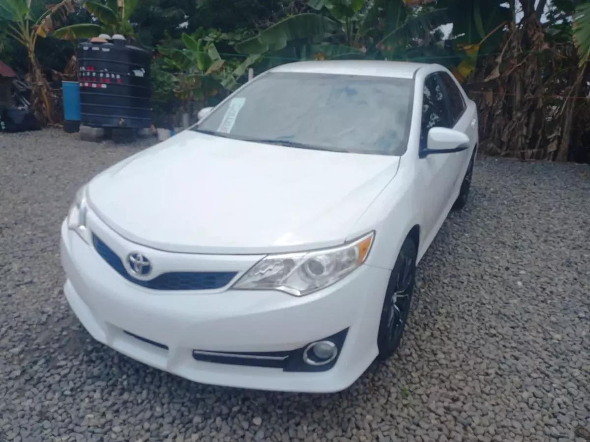 Toyota Camry   - 2014