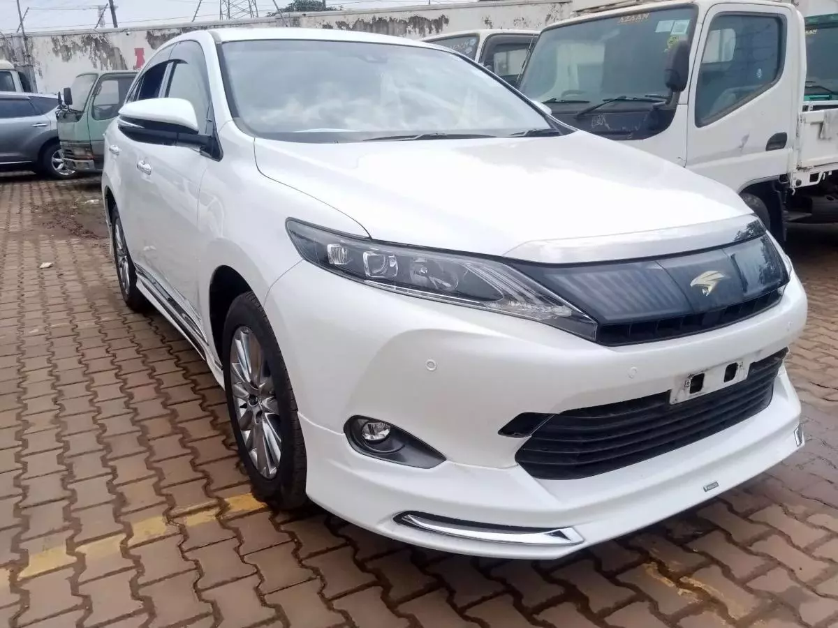 Toyota Harrier   - 2014